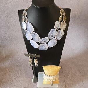Elegant White and Gold Jewelry Set